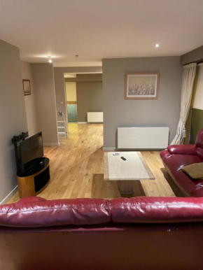 5 beds ,4 bedroom duplex west of Glasgow near city centre